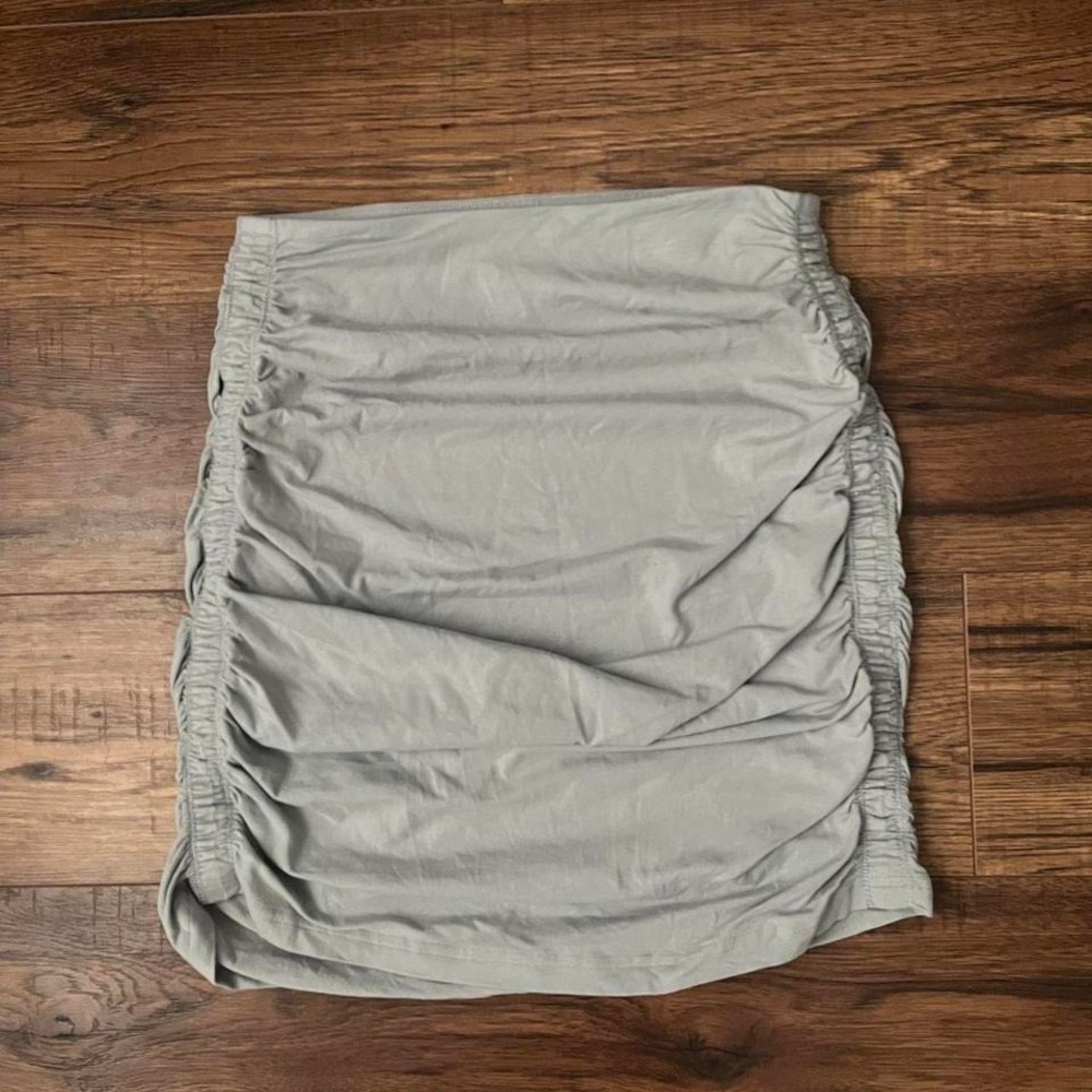 TNA Ruched Tube Top Light Grey Gathered Sides Women Medium Streetwear Casual